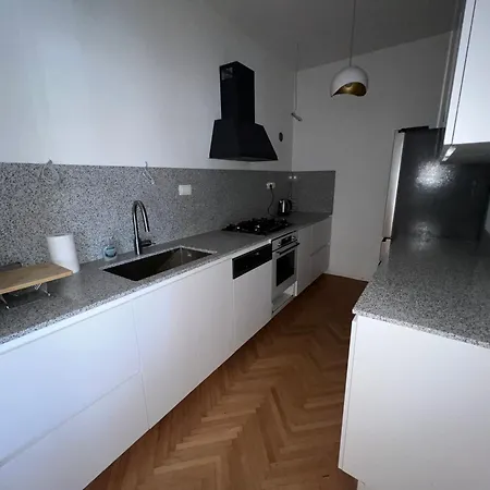 Spacious 2br In Center With Balcony