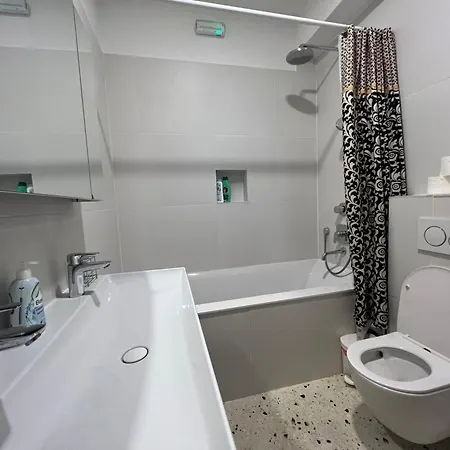 Daire Spacious 2br In Center With Balcony *