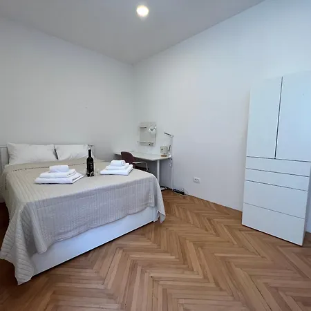 アパート Spacious 2br In Center With Balcony スプリト