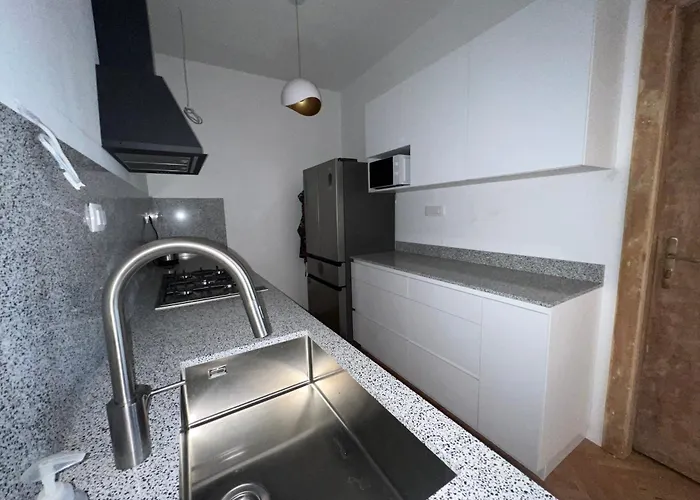 Spacious 2br In Center With Balcony 아파트