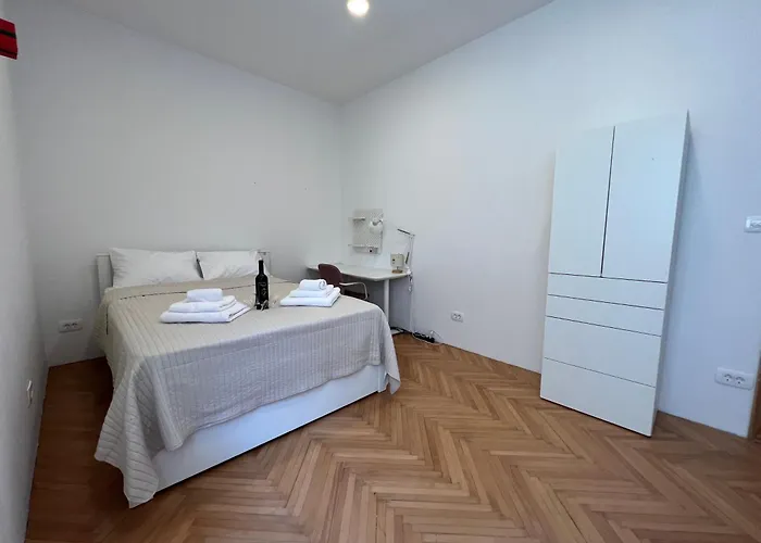 아파트 Spacious 2br In Center With Balcony 스플리트