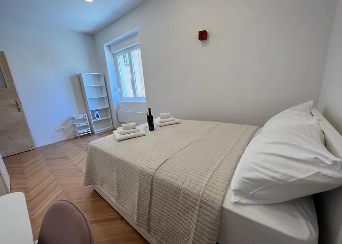 Spacious 2br In Center With Balcony *
