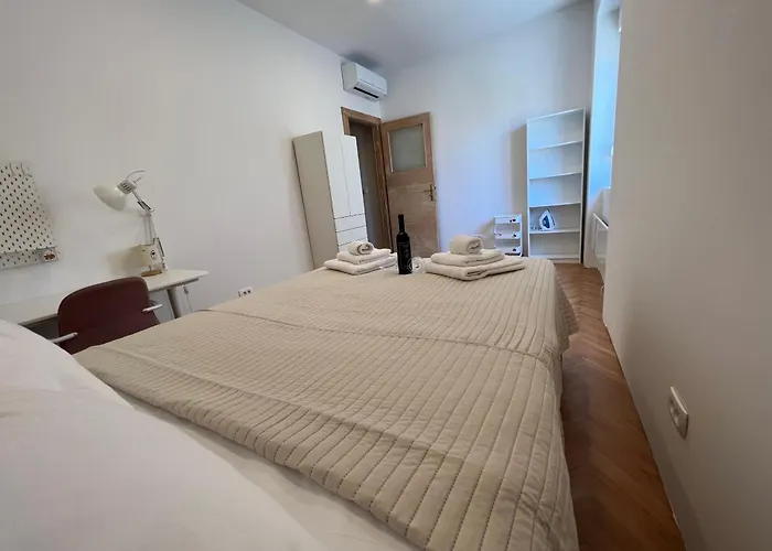 Spacious 2br In Center With Balcony 아파트 스플리트