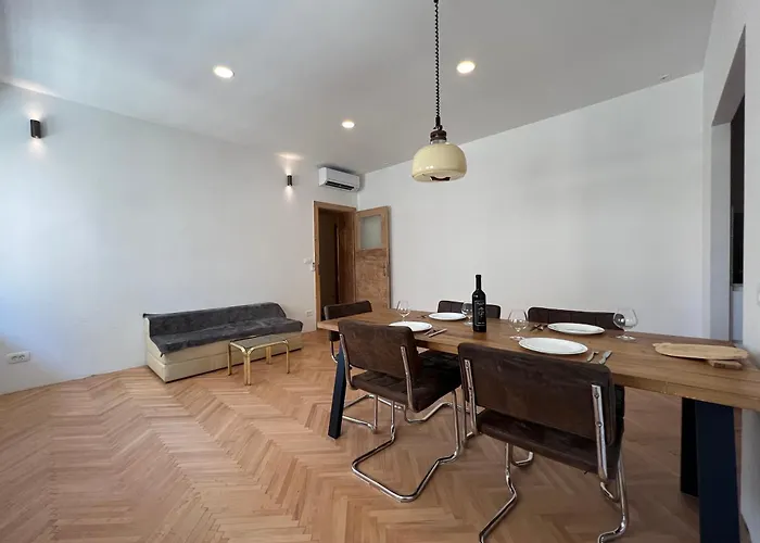 Spacious 2br In Center With Balcony