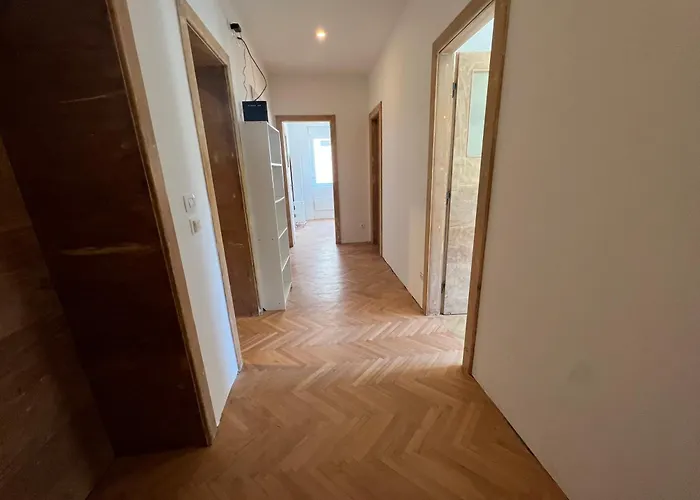 아파트 Spacious 2br In Center With Balcony