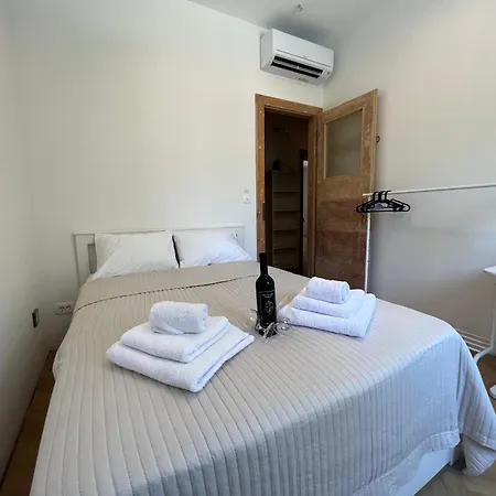 Spacious 2br In Center With Balcony Split