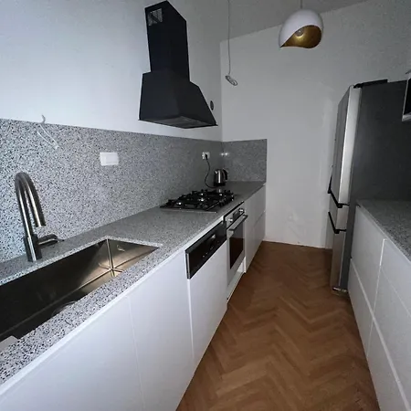 Spacious 2br In Center With Balcony Appartement