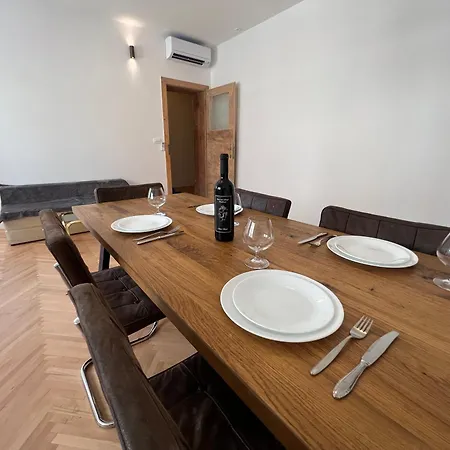 Spacious 2br In Center With Balcony Apartman *