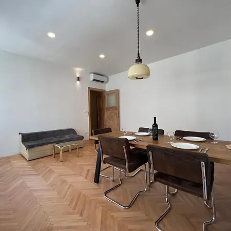 Spacious 2br In Center With Balcony