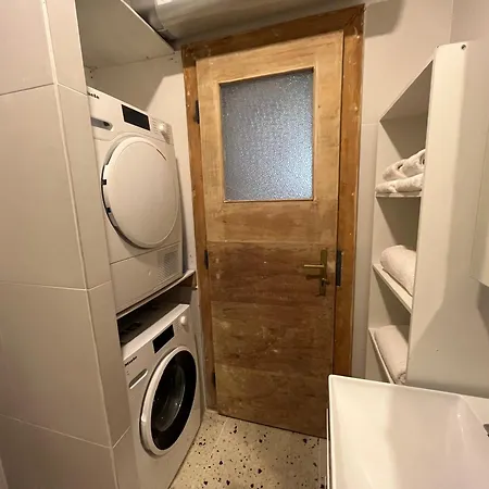 Spacious 2br In Center With Balcony Appartement