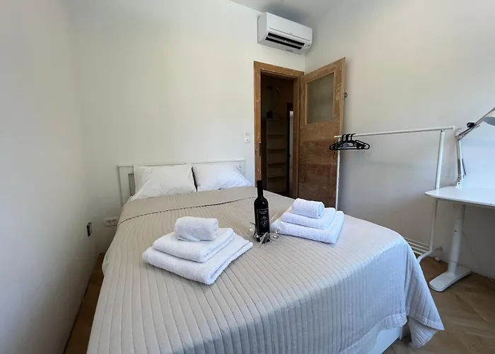 Spacious 2br In Center With Balcony Split