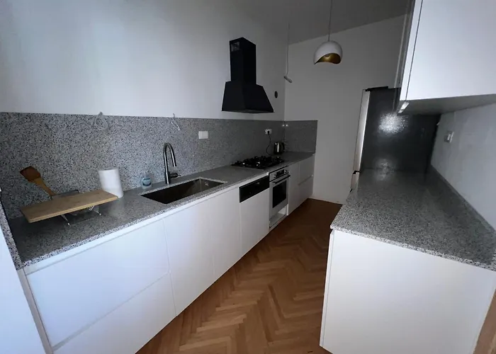 Spacious 2br In Center With Balcony