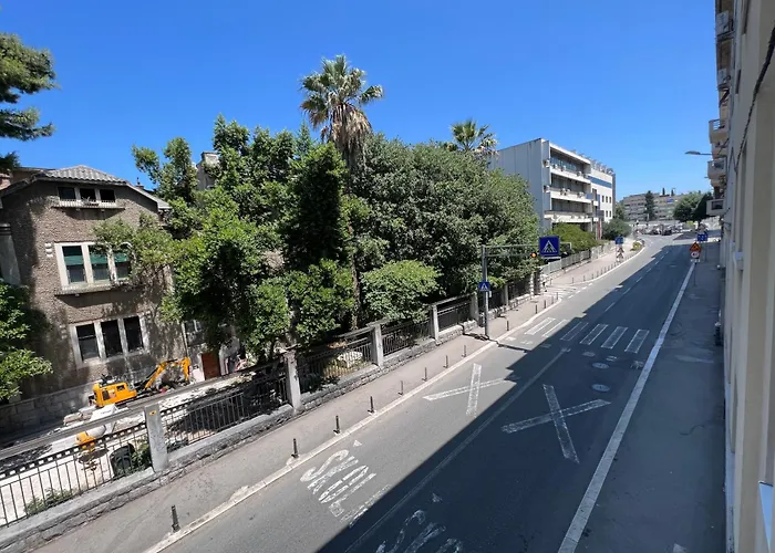 Spacious 2br In Center With Balcony Appartement