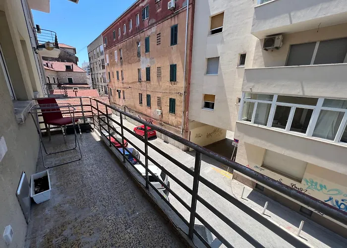 Spacious 2br In Center With Balcony