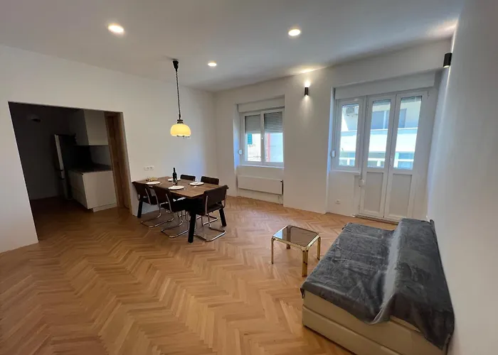 Spacious 2br In Center With Balcony Appartement *