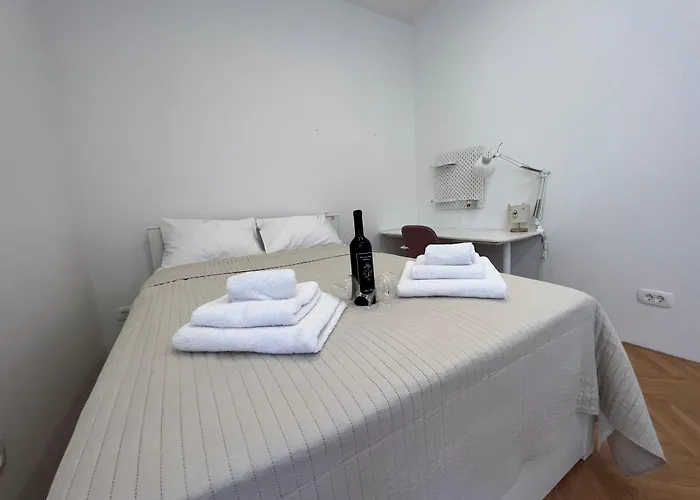 Spacious 2br In Center With Balcony