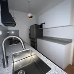 Spacious 2br In Center With Balcony Lägenhet